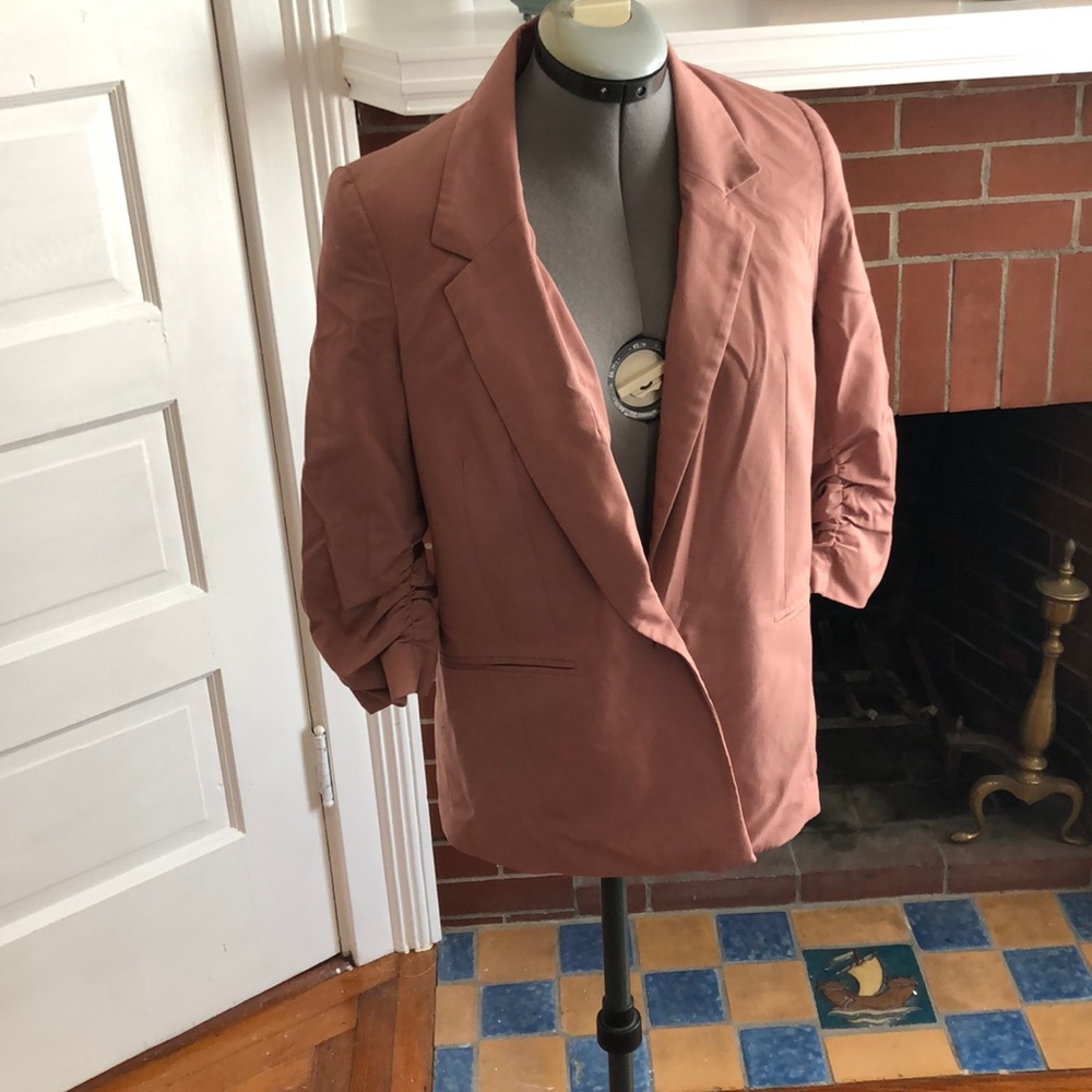 3/4 sleeve dusty pink blazer, hip length